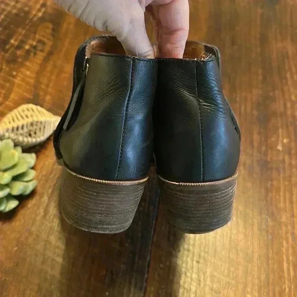 Madewell | “Cait” Ankle Boot - Picture 5 of 8